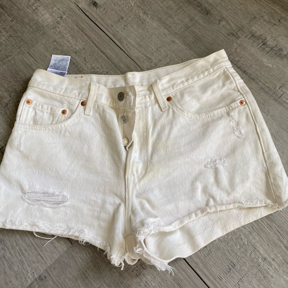 LEVI 501 WHITE SHORTS
